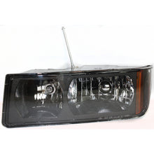 Load image into Gallery viewer, 2002-2006 Chevrolet Avalanche 1500 &amp; Avalanche 2500 Headlights - Driver &amp; Passenger Side (15136537)