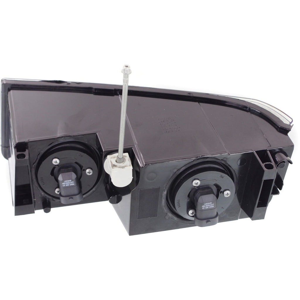 2002-2006 Chevrolet Avalanche 1500 & Avalanche 2500 Headlights - Driver & Passenger Side (15136537)