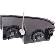 Load image into Gallery viewer, 2002-2006 Chevrolet Avalanche 1500 &amp; Avalanche 2500 Headlights - Driver &amp; Passenger Side (15136537)