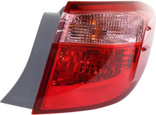 Load image into Gallery viewer, New Tail Light Direct Replacement For COROLLA 17 - 19 TAIL LAMP RH, Outer, Assembly, Halogen, CE/L/LE/LE Eco Models TO2805130 8155002B00 - US AUTO PARTS PLUS